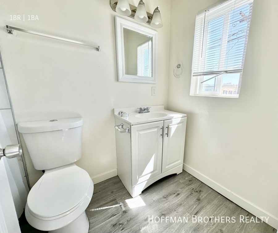 510 W 87th Property - Photo 6 of 8