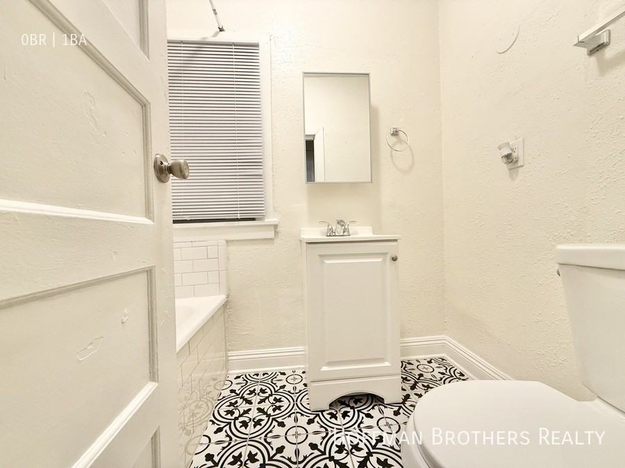 526 S Union Ave Property - Photo 2 of 3