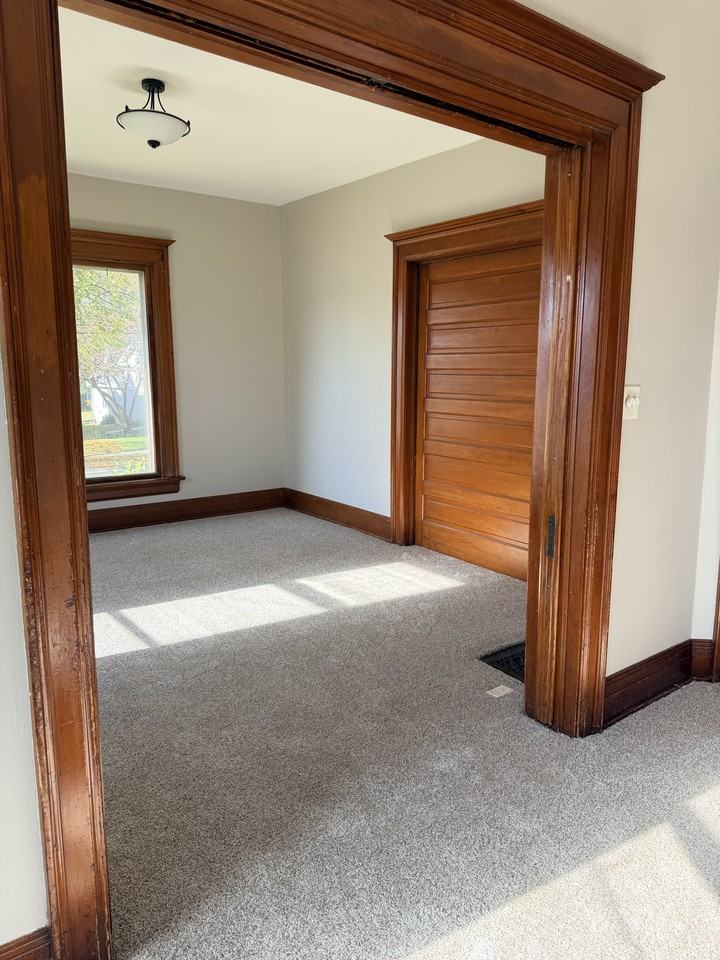 307 State St - Photo 2 of 10