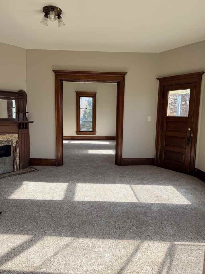 307 State St - Photo 5 of 10