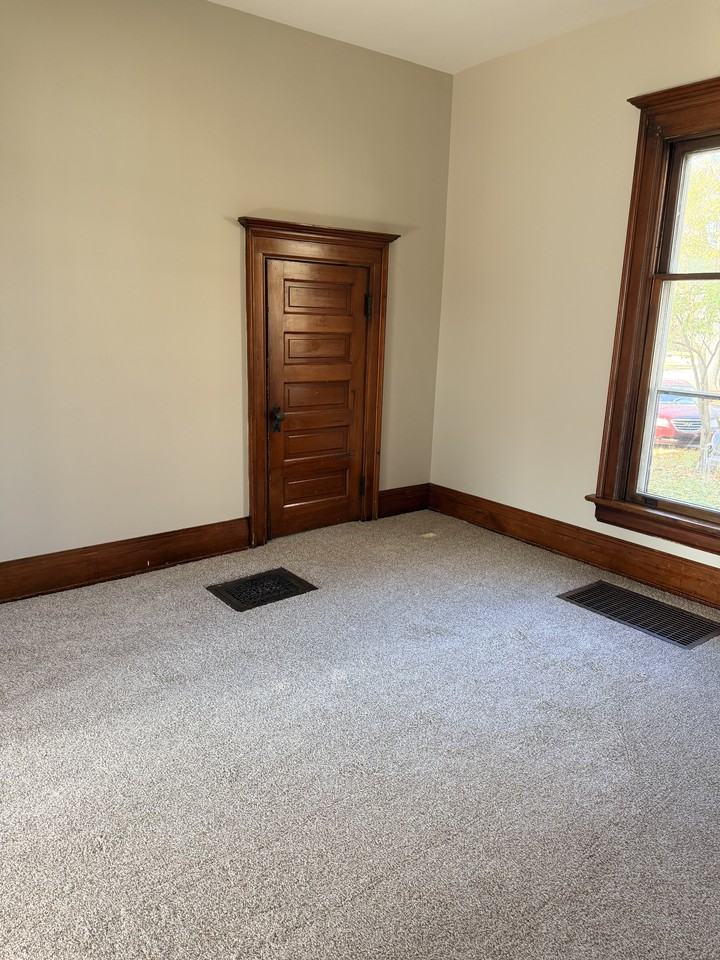 307 State St - Photo 6 of 10