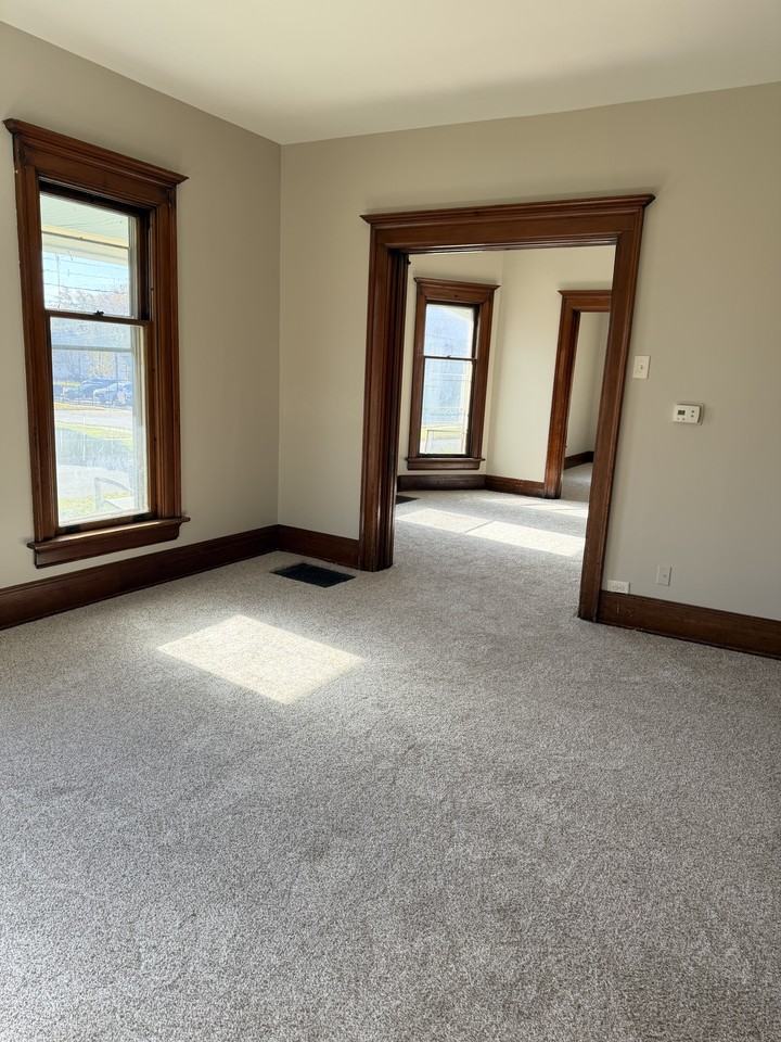 307 State St - Photo 7 of 10