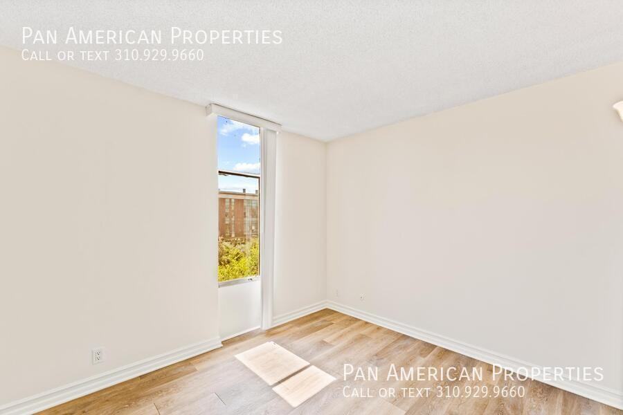 Del Mar Townhomes - Photo 4 of 26