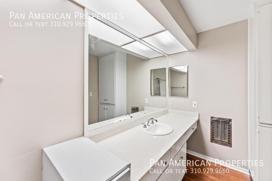 Del Mar Townhomes - Photo 6 of 26