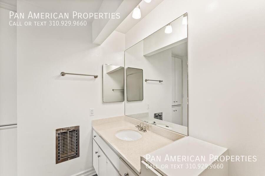 Del Mar Townhomes - Photo 7 of 26