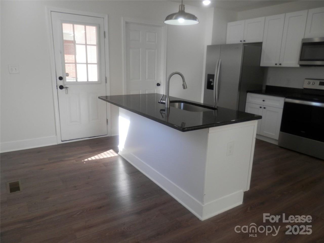 1712 Washington Ave - Photo 7 of 32