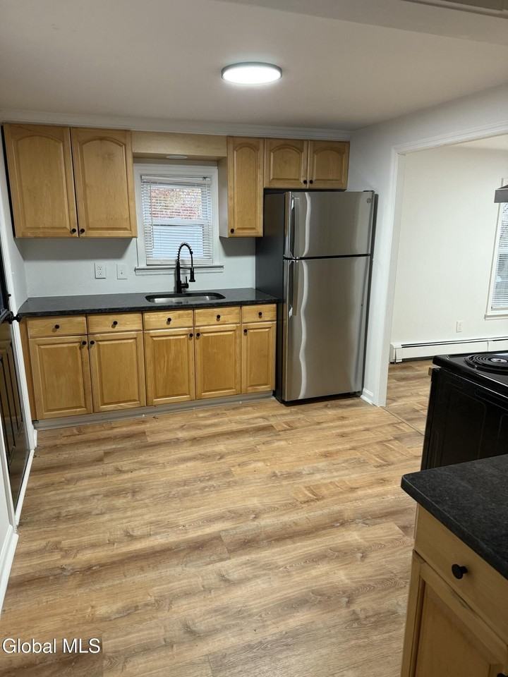 5 Maple St - Photo 6 of 15