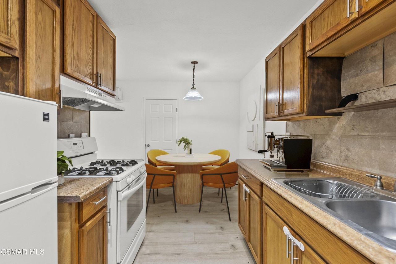 8800 Cedros Avenue #204 - Photo 3 of 11