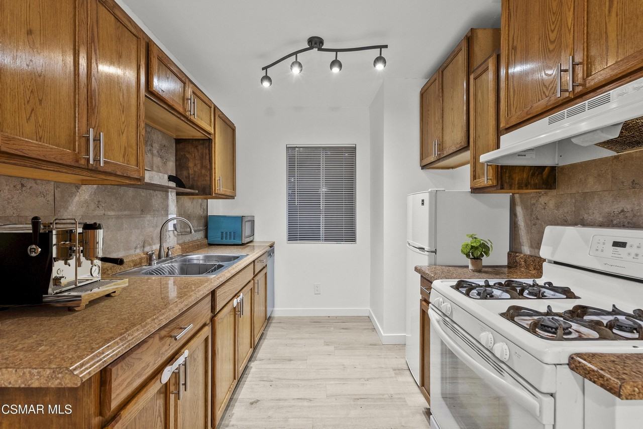 8800 Cedros Avenue #204 - Photo 4 of 11