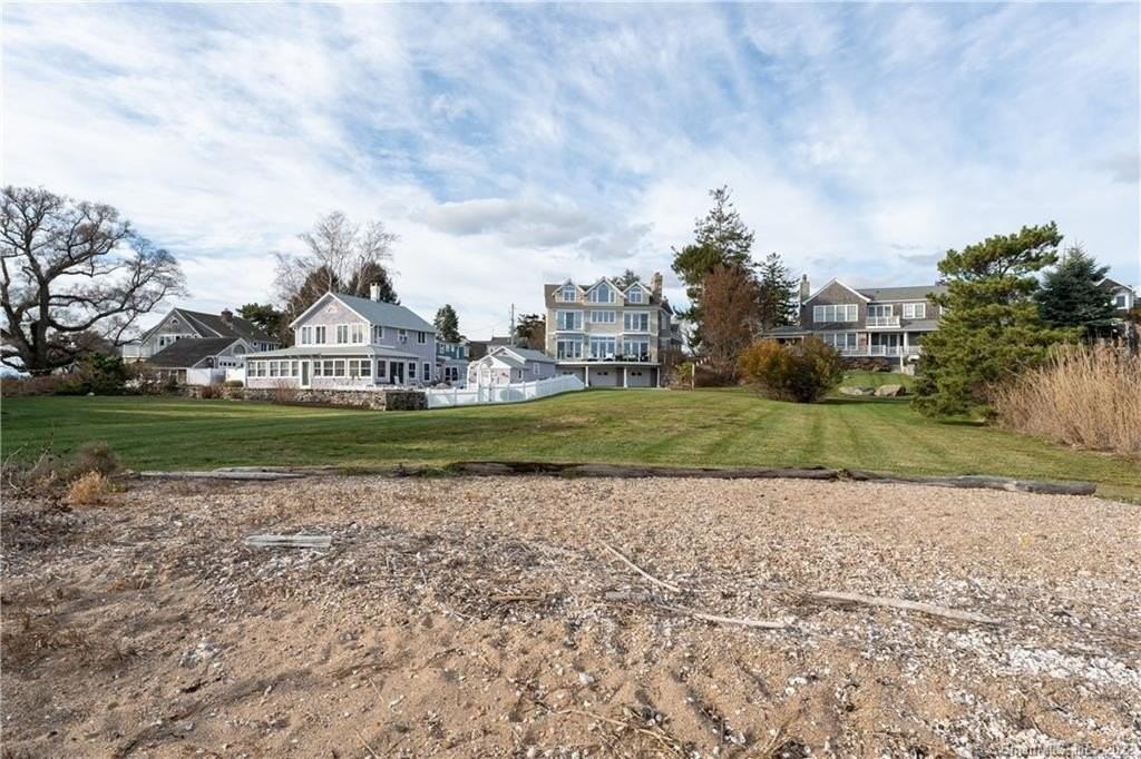 624 Vineyard Point Rd - Photo 3 of 40