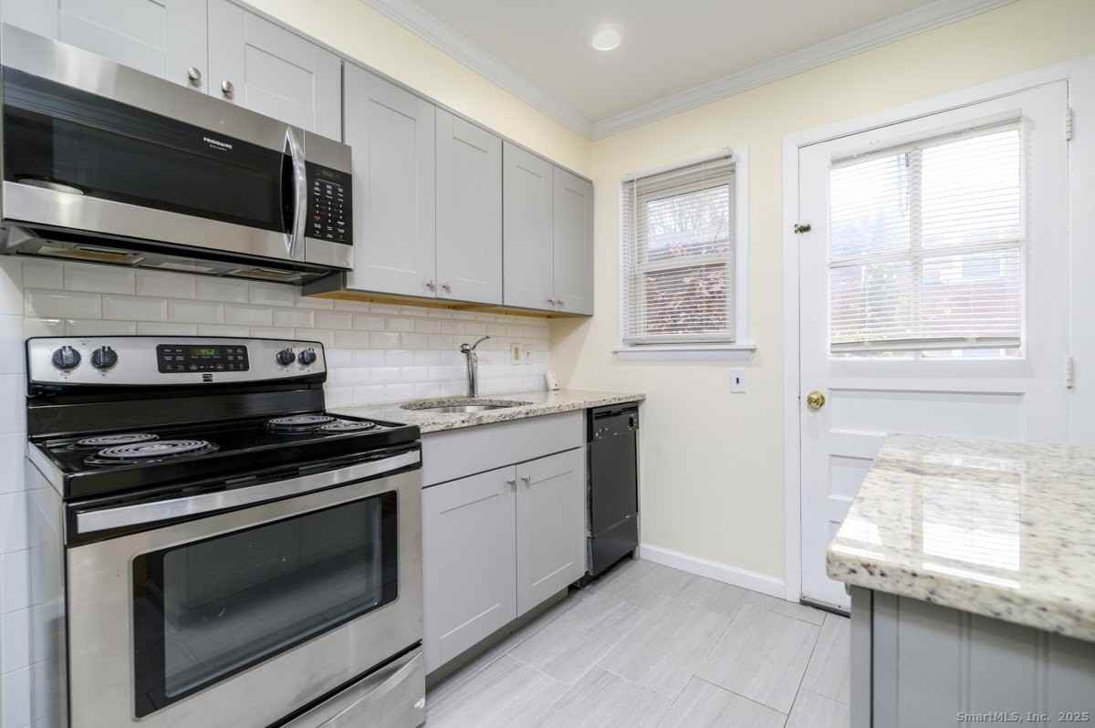 922 Shippan Ave #1 - Photo 7 of 17