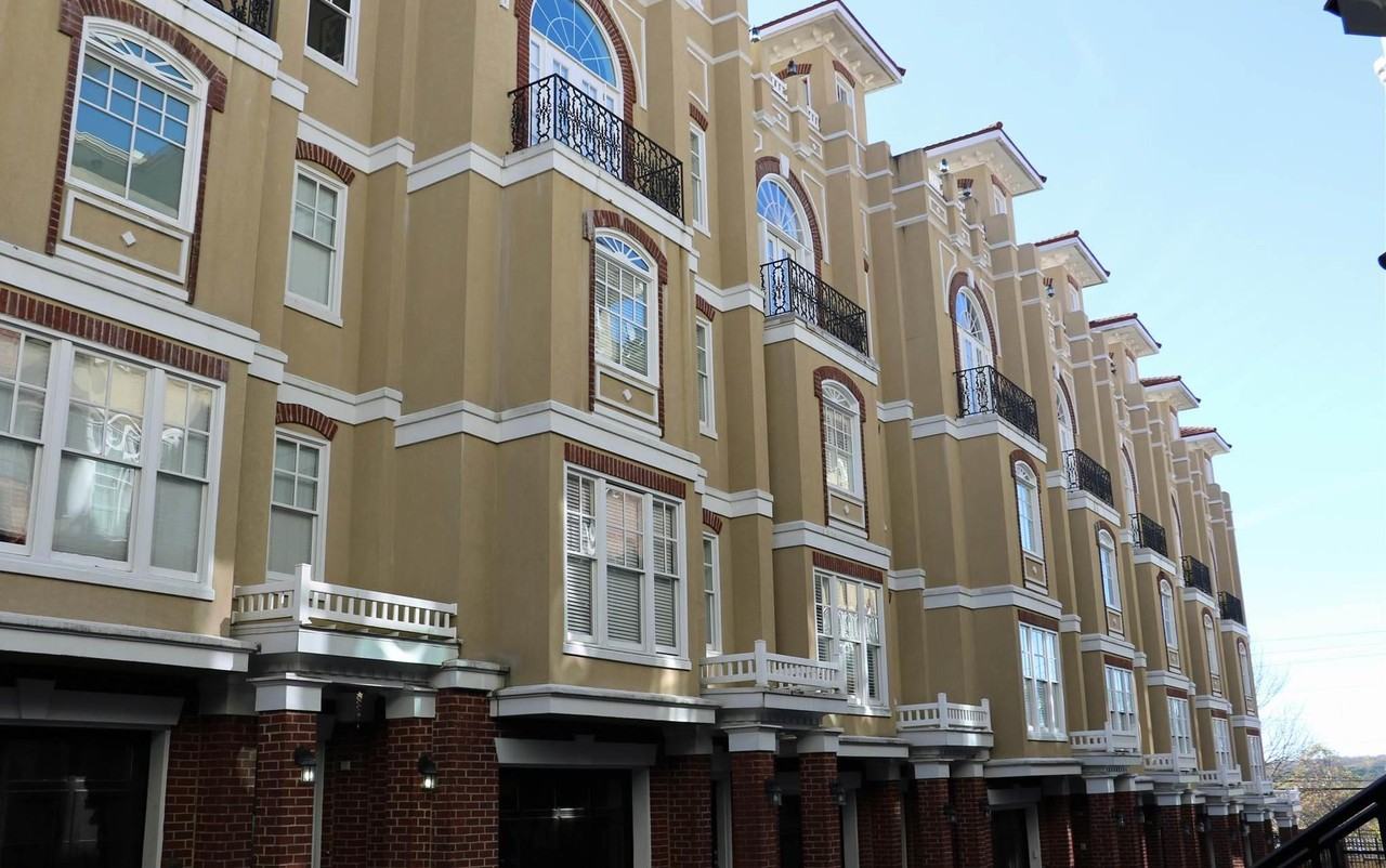 829 Clifton Heights Ln Ne - Photo 2 of 32