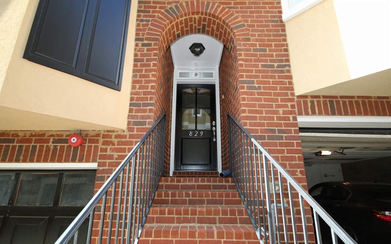 829 Clifton Heights Ln Ne - Photo 3 of 32