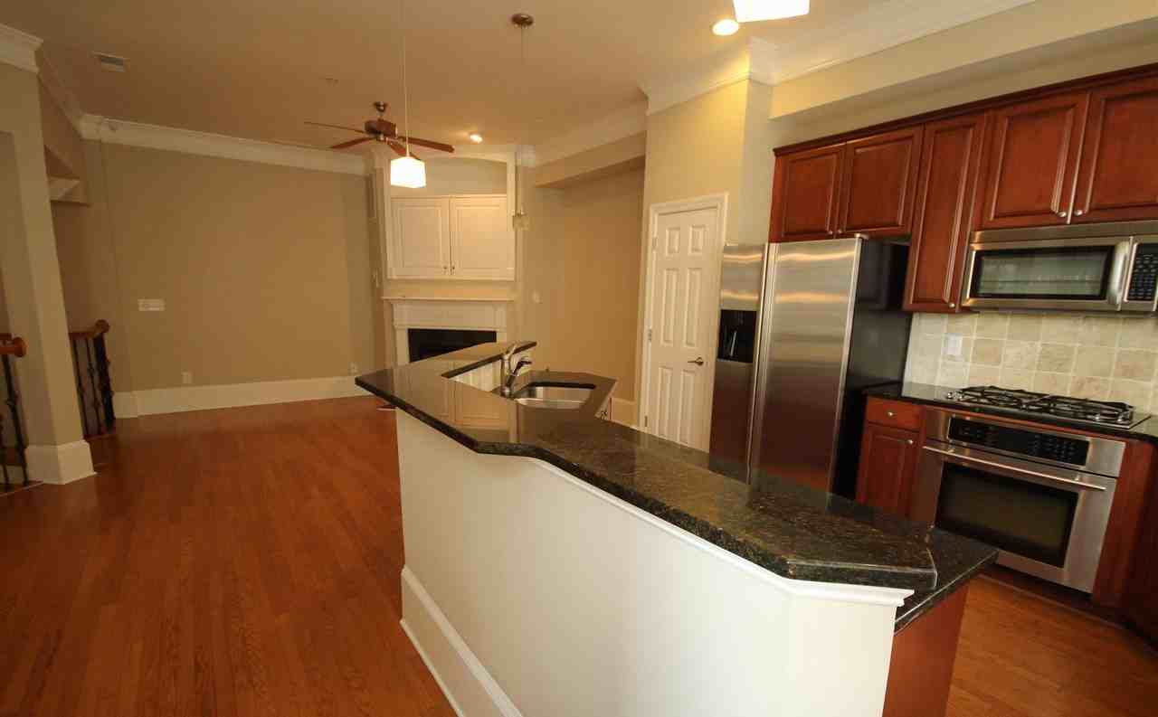 829 Clifton Heights Ln Ne - Photo 7 of 32