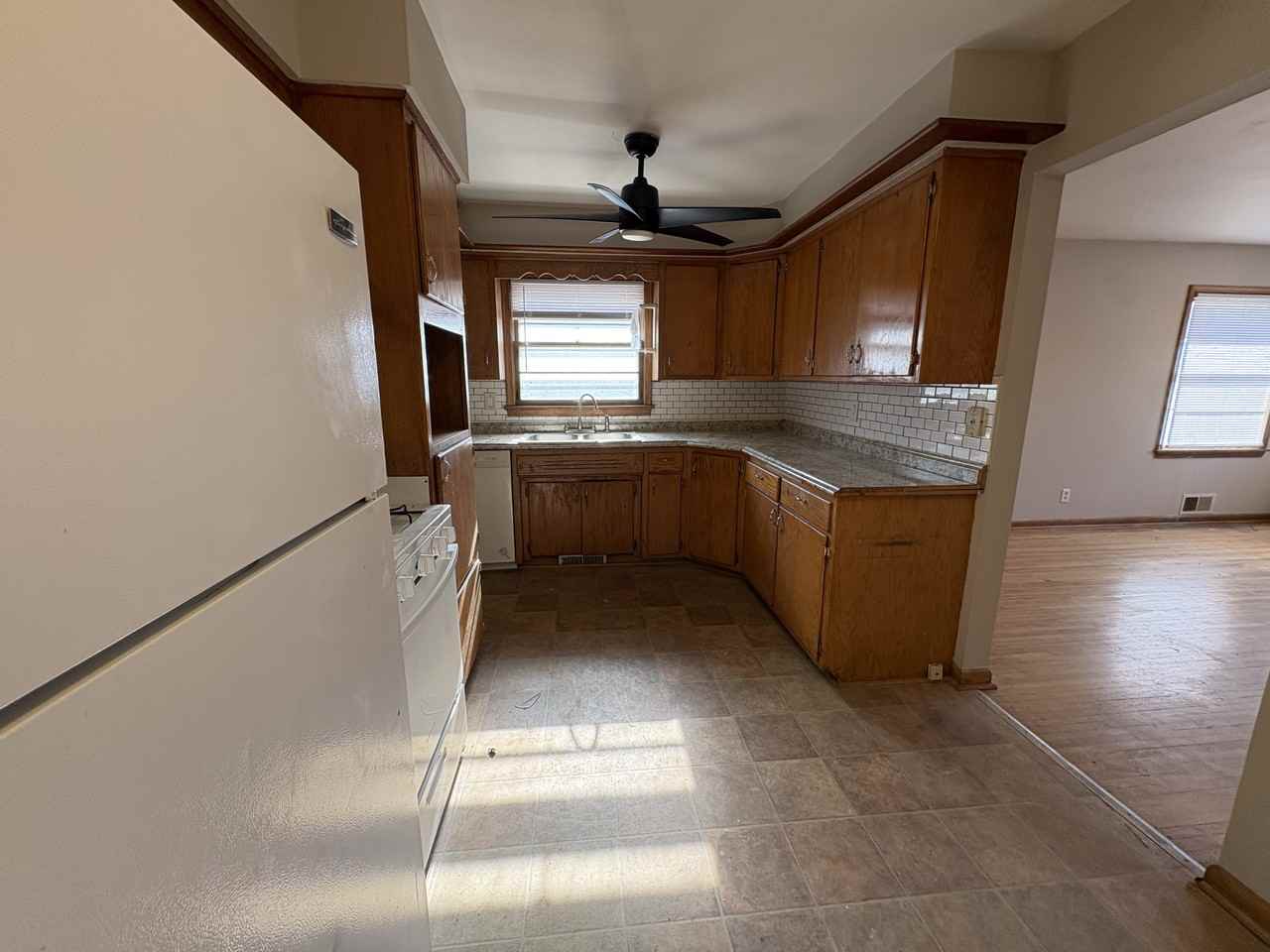 307 Washington Avenue South - Photo 3 of 12