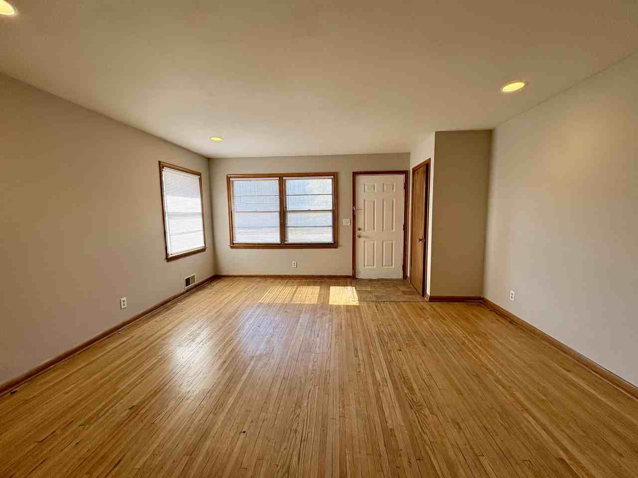 307 Washington Avenue South - Photo 6 of 12