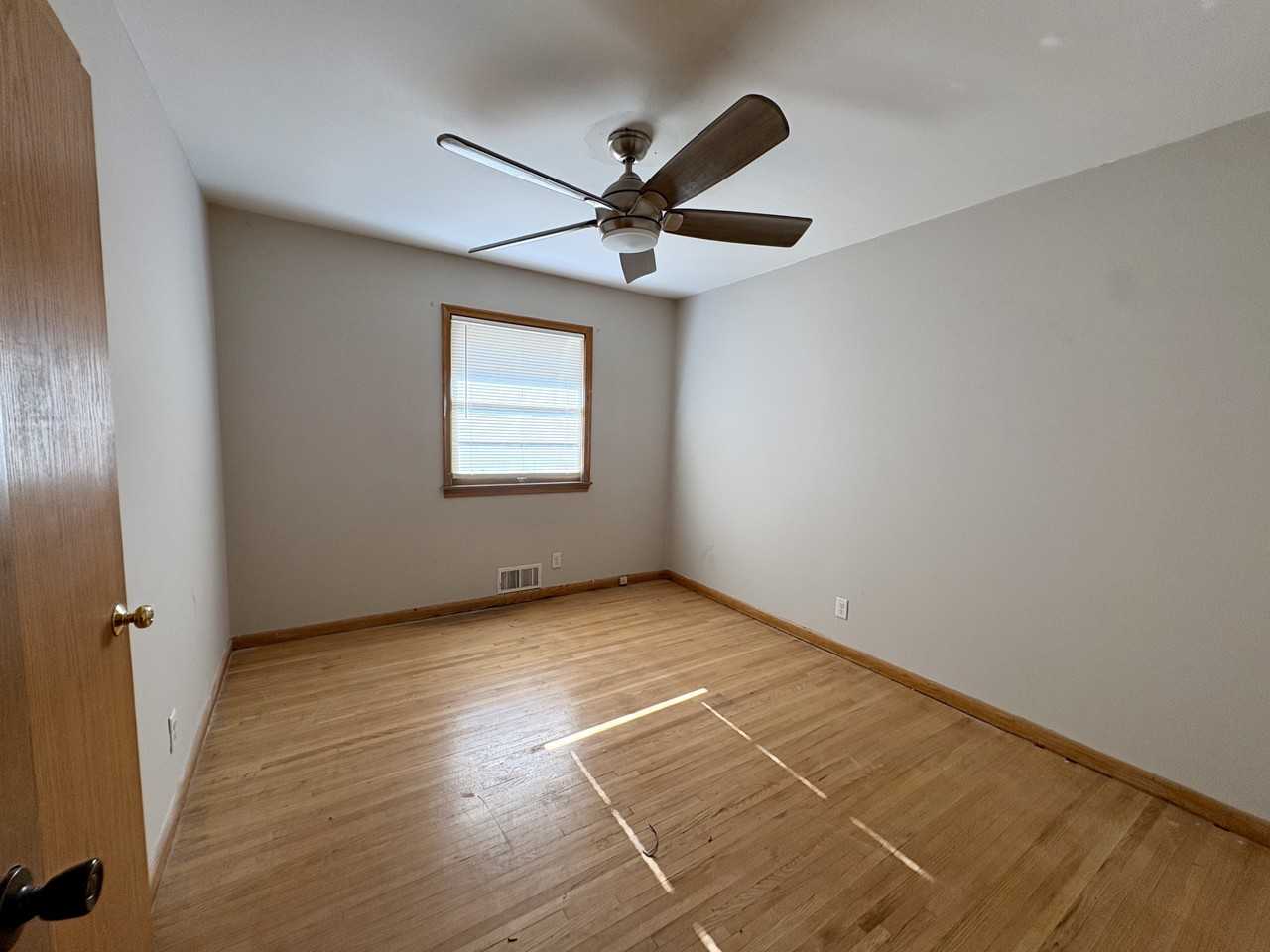 307 Washington Avenue South - Photo 7 of 12