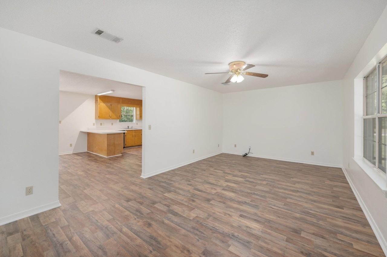 624 Hill St - Photo 6 of 34