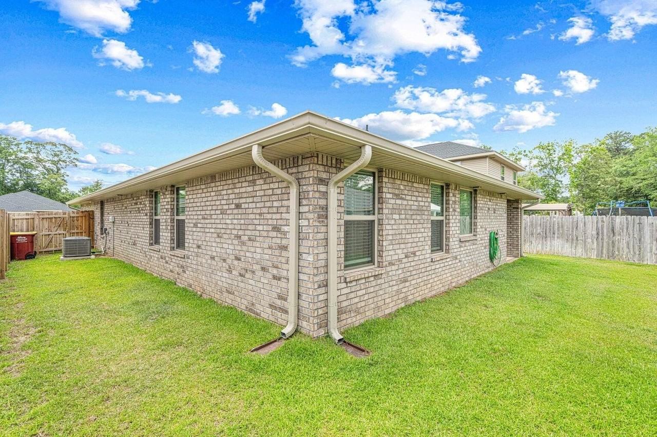 103 Ridgeway Cir - Photo 2 of 33