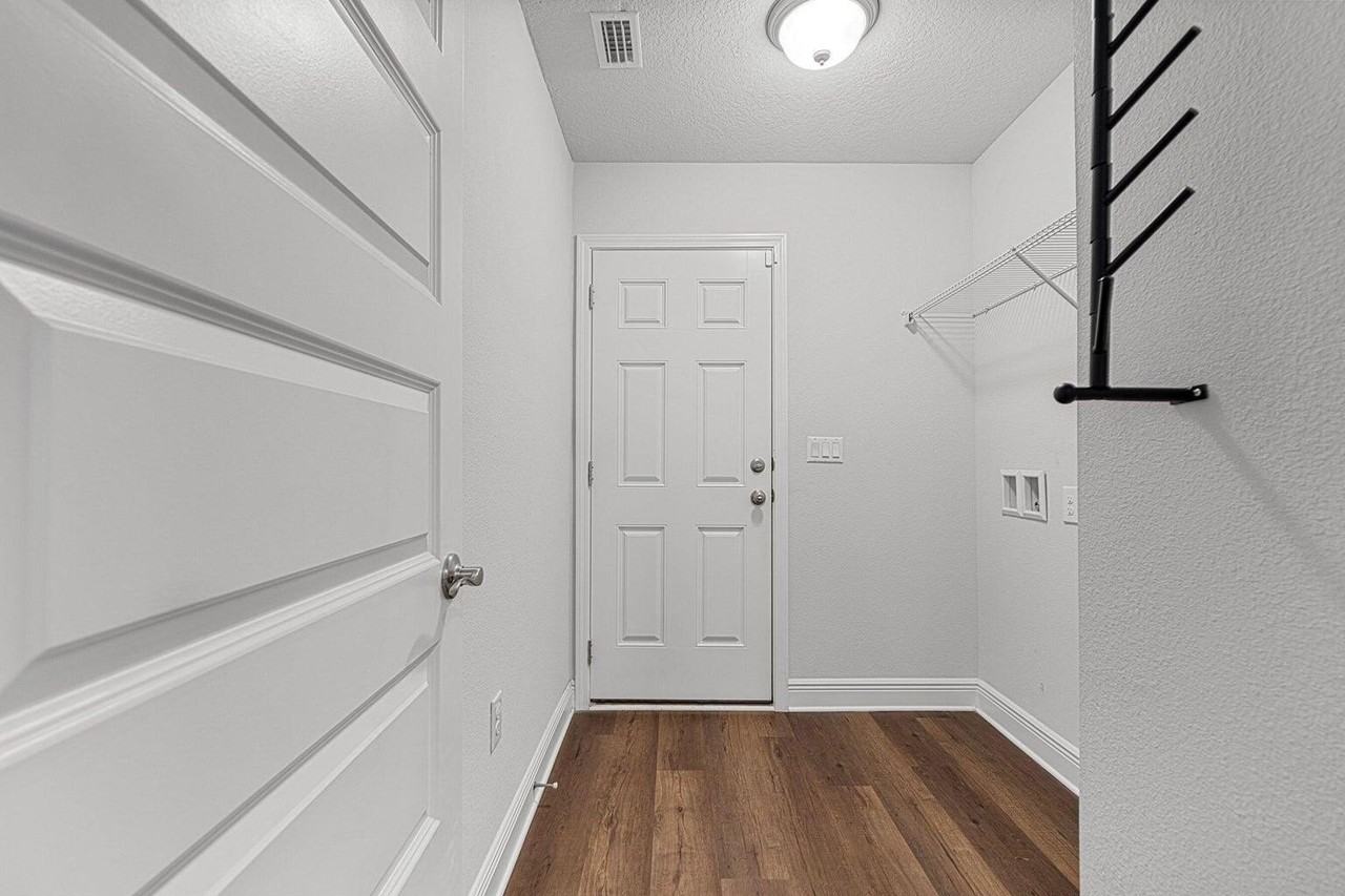 103 Ridgeway Cir - Photo 5 of 33