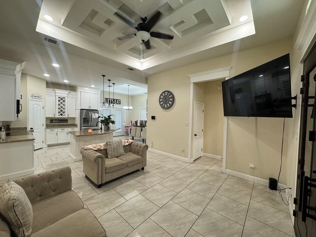 1001 Colon Ln - Photo 4 of 22