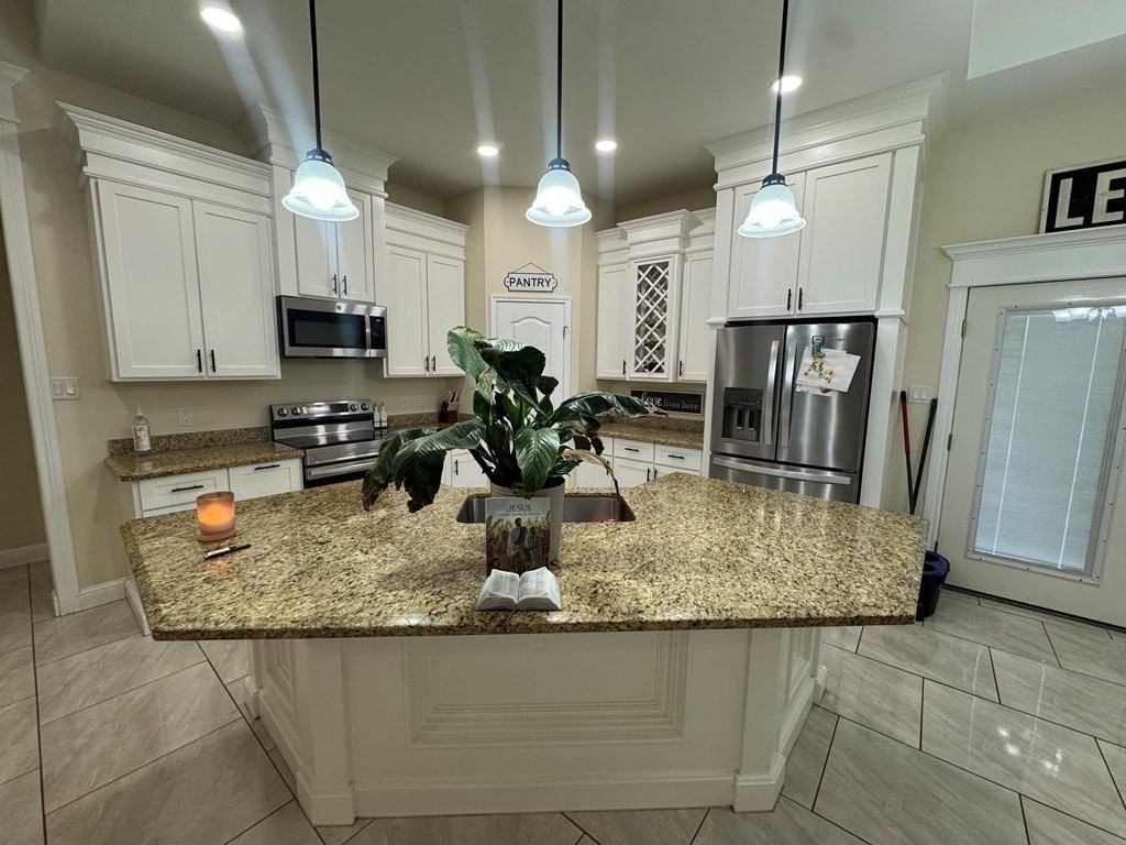 1001 Colon Ln - Photo 7 of 22