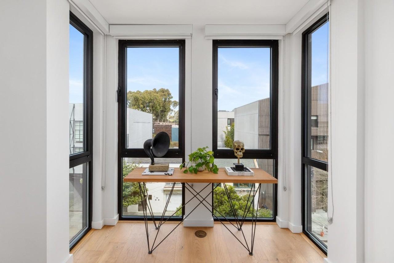 300 Ivy St - Photo 2 of 12