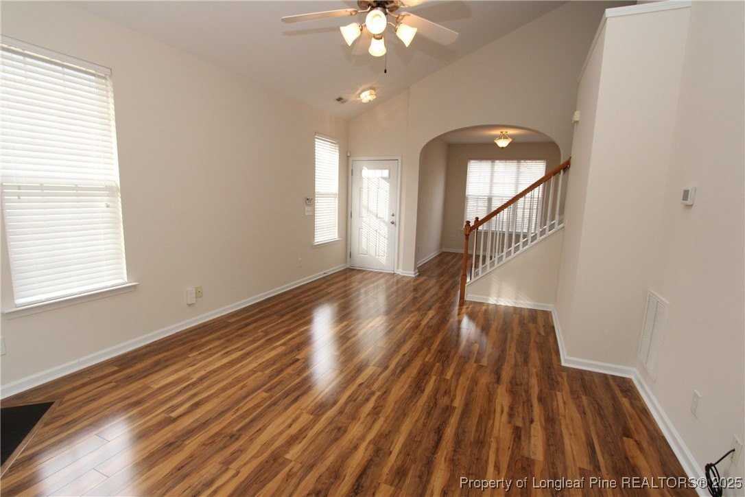 421 Hamlet Park Dr - Photo 4 of 40