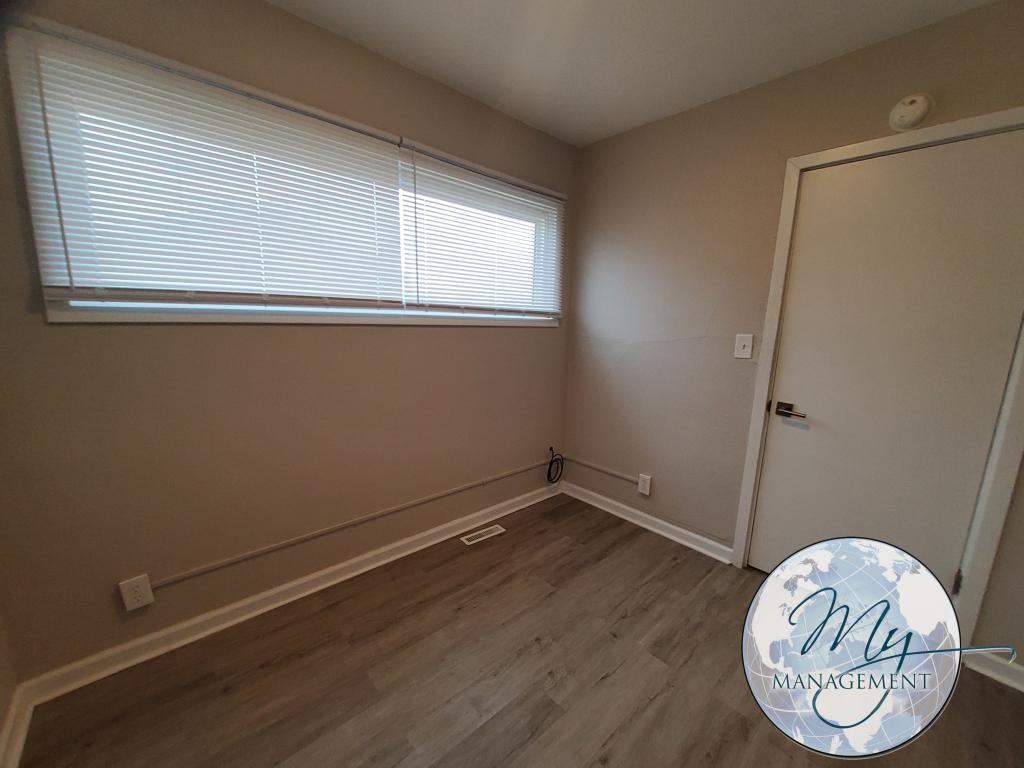 246 Lois St - Photo 6 of 13