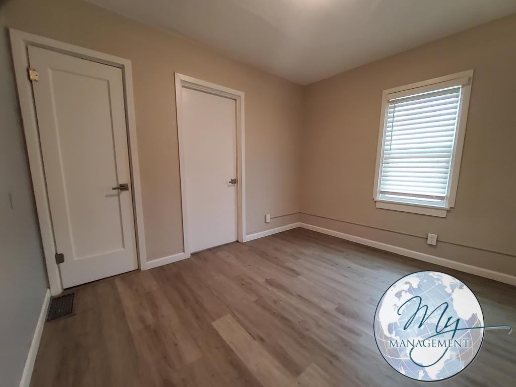 246 Lois St - Photo 7 of 13