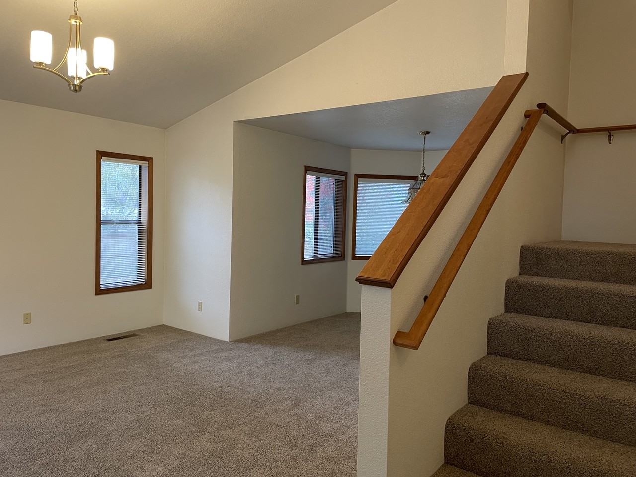 2184 Nw North Hill Dr - Photo 2 of 11