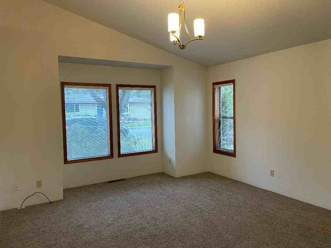 2184 Nw North Hill Dr - Photo 3 of 11