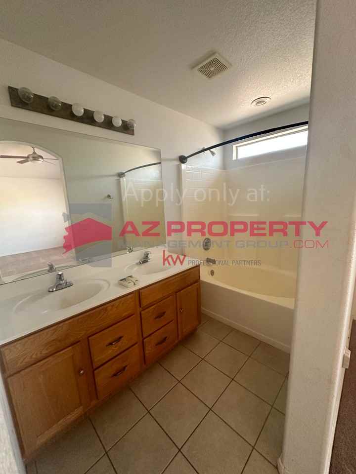 18221 147th Drive - Photo 5 of 21