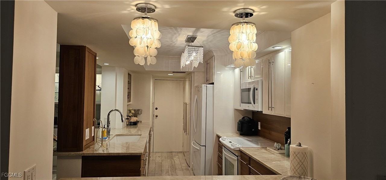 10691 Gulf Shore Dr Apt 1101 #1101 - Photo 5 of 13