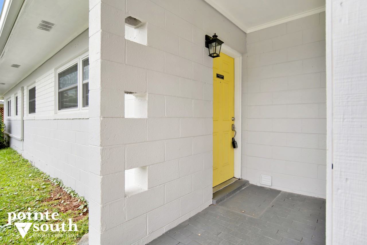 51 Adkinson Dr - Photo 2 of 20