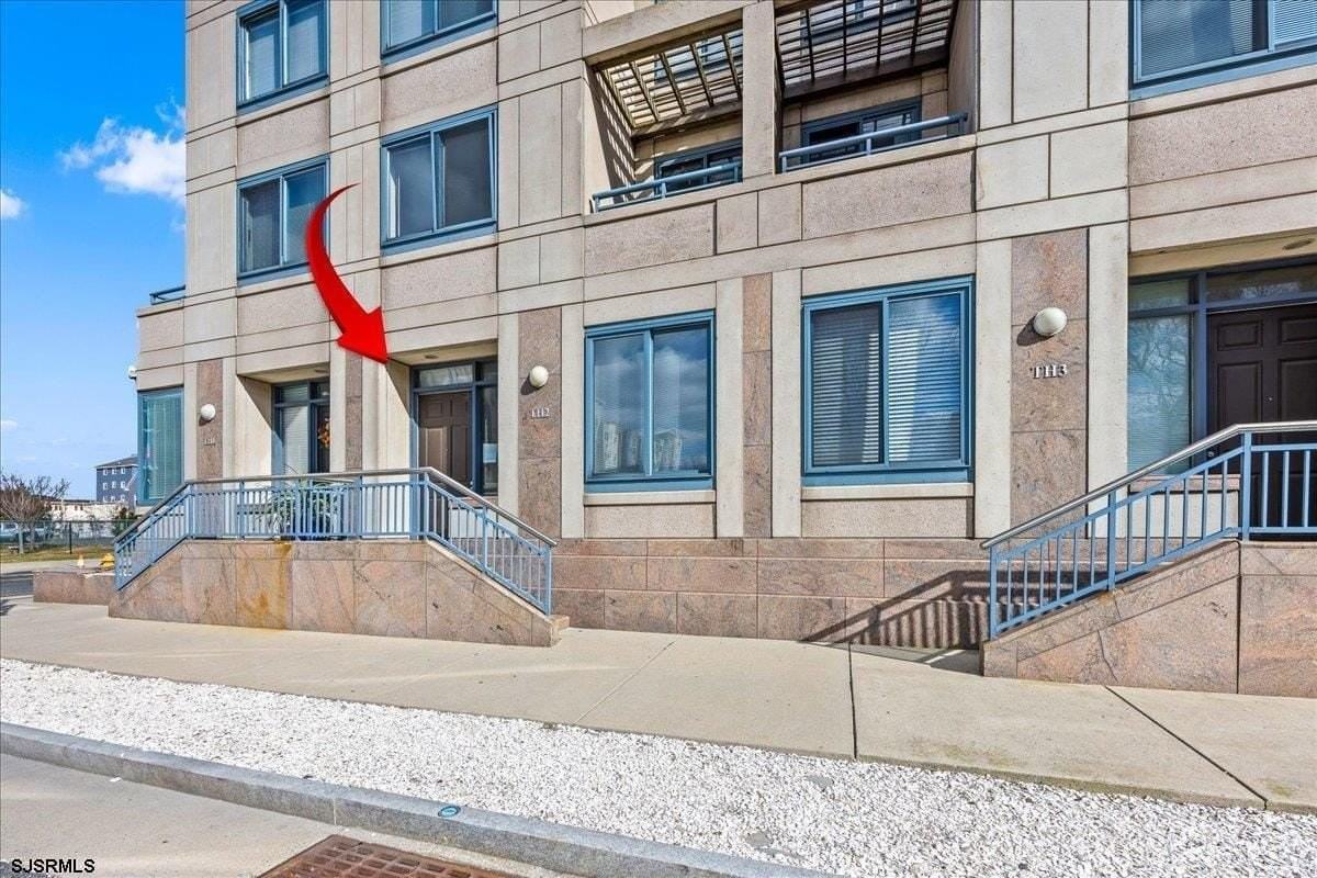 526 Pacific Avenue #TH2 - Photo 3 of 26