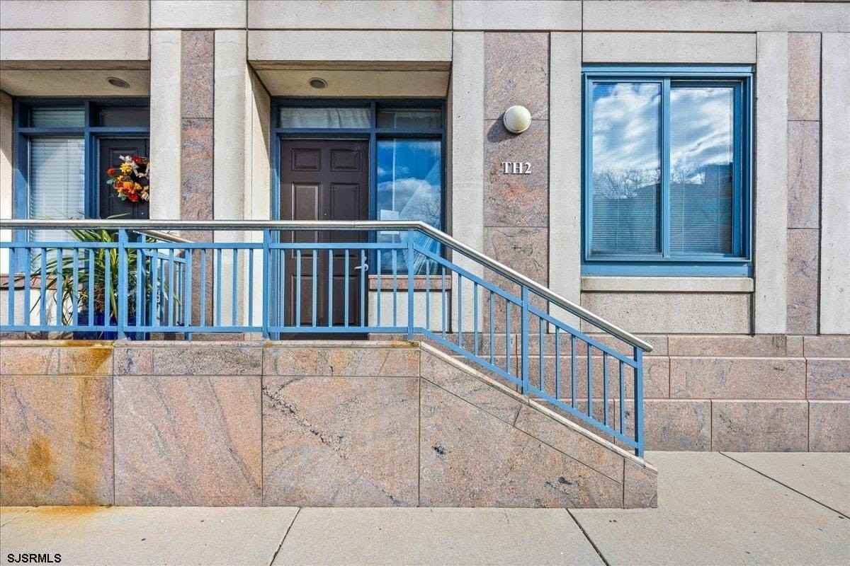 526 Pacific Avenue #TH2 - Photo 4 of 26