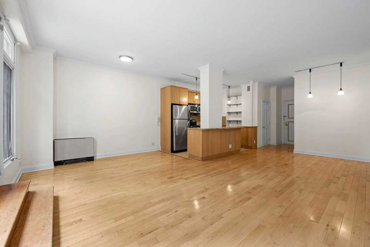 345 E 73Rd St - Photo 2 of 10