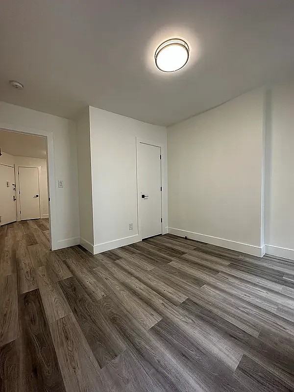 416 W 56Th St - Photo 2 of 8