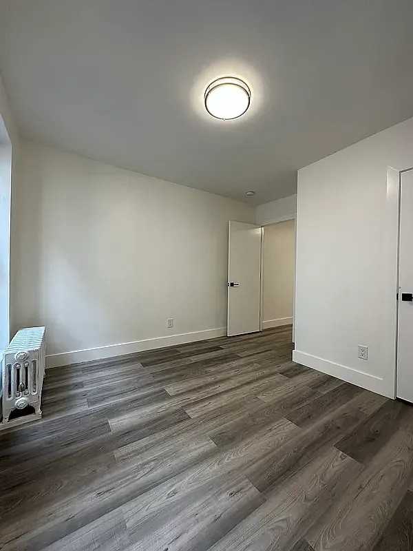 416 W 56Th St - Photo 3 of 8