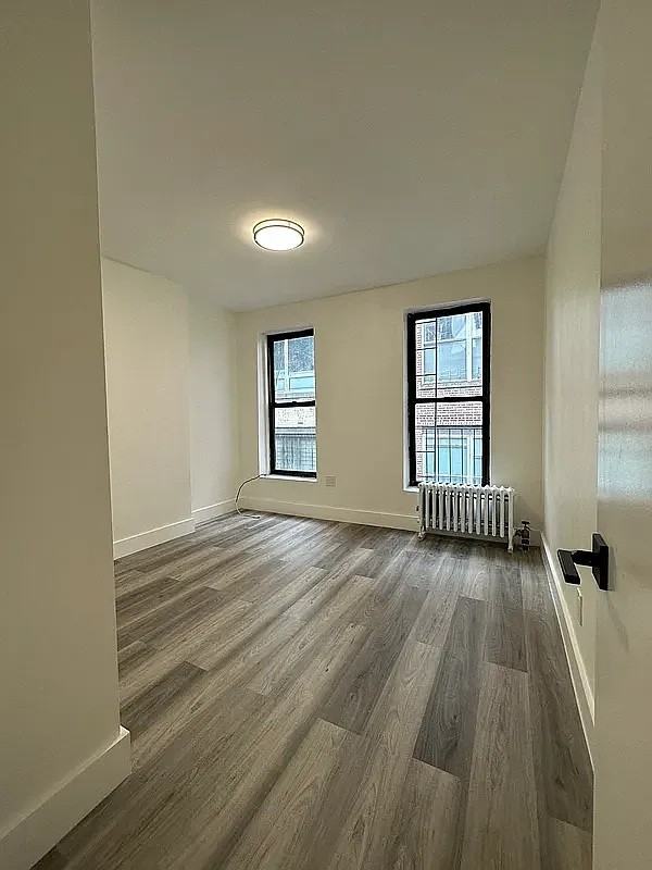 416 W 56Th St - Photo 4 of 8