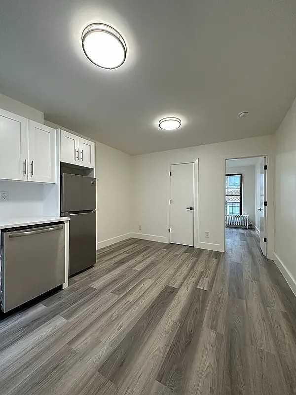 416 W 56Th St - Photo 5 of 8