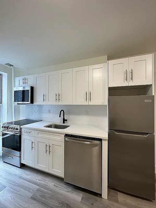 416 W 56Th St - Photo 6 of 8