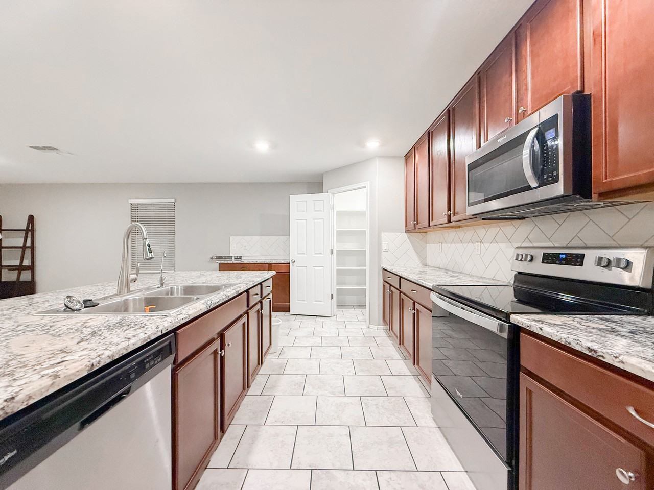 3349 W Donner Dr - Photo 5 of 26