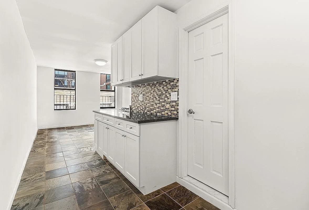 500 West 55th Street #4E - Photo 3 of 8