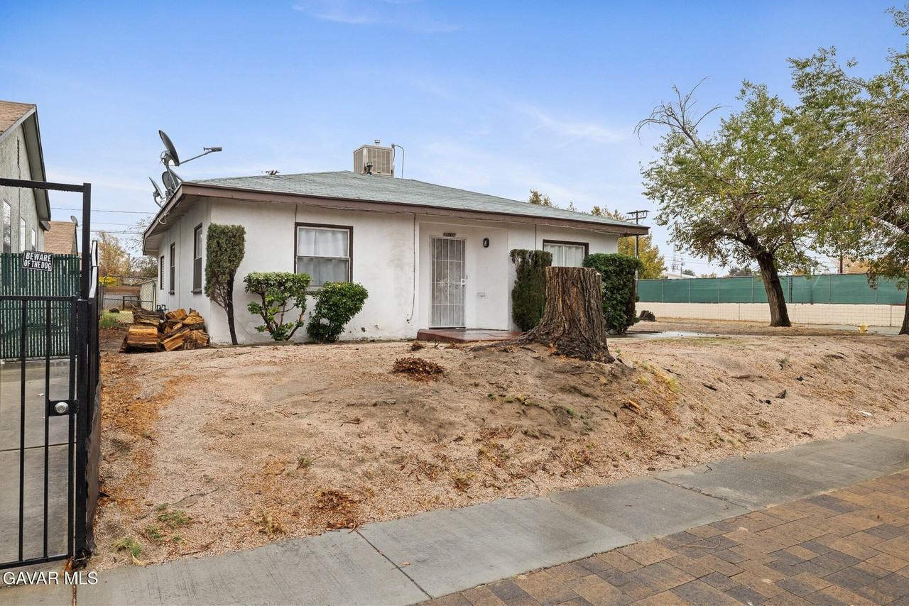 45104 Date Avenue - Photo 3 of 23