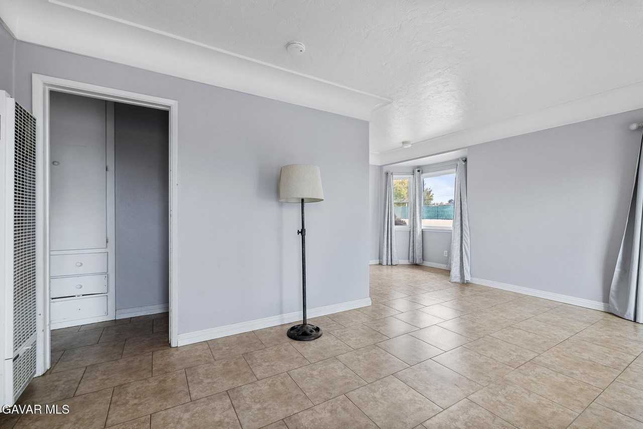 45104 Date Avenue - Photo 4 of 23