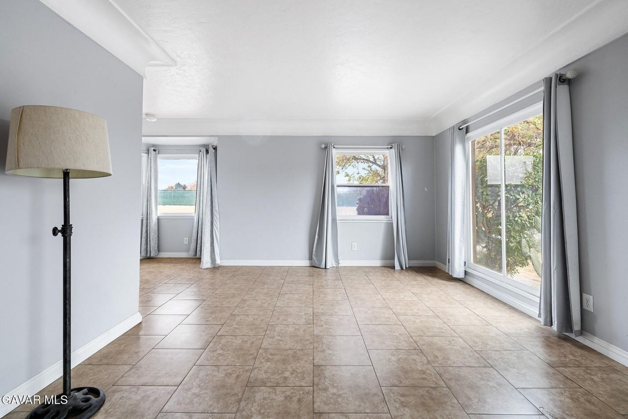 45104 Date Avenue - Photo 5 of 23