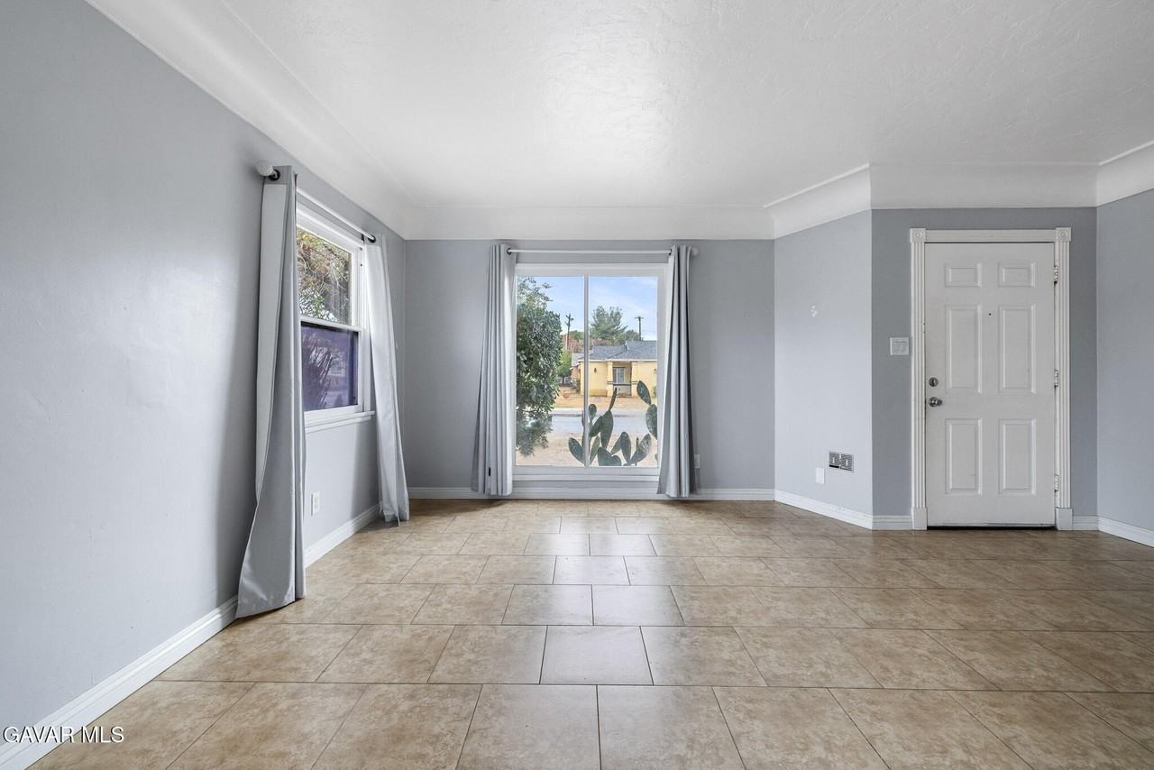 45104 Date Avenue - Photo 6 of 23