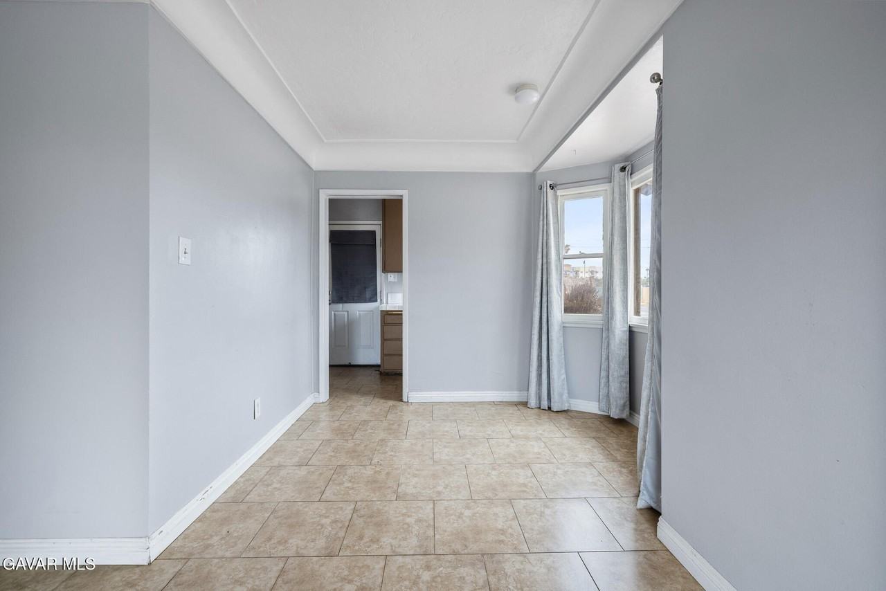 45104 Date Avenue - Photo 7 of 23